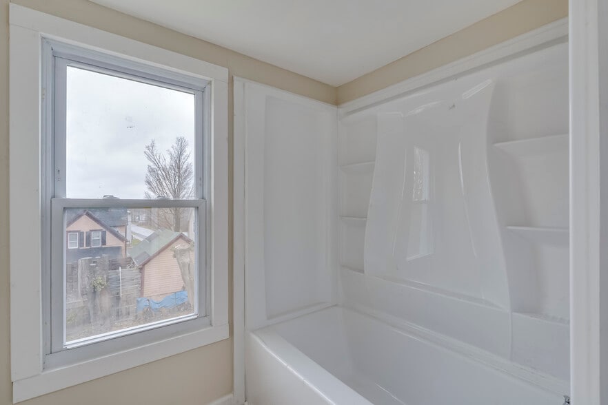 Building Photo - 739 Griffin St