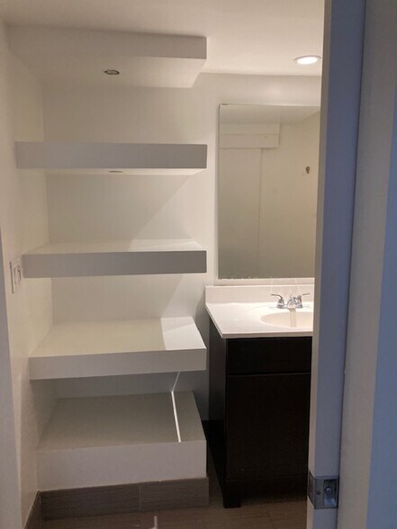 Building Photo - 3949 Los Feliz Blvd