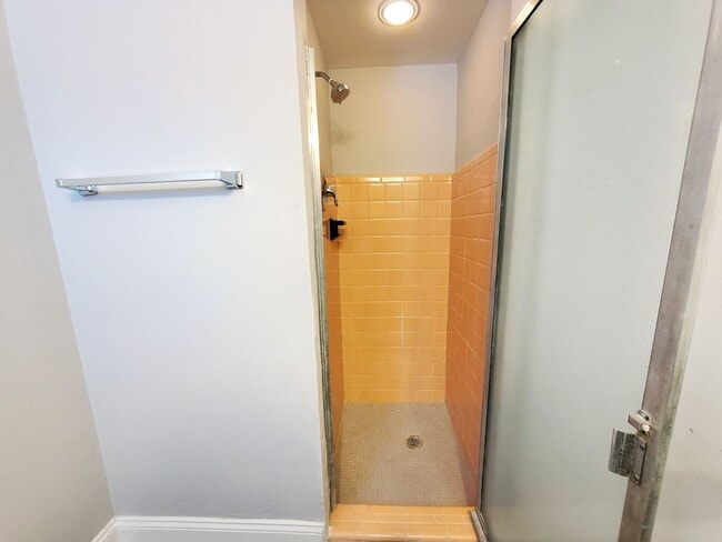 Building Photo - 3 Bed- 2 Full Bath Ranch for Rent | Newly ...