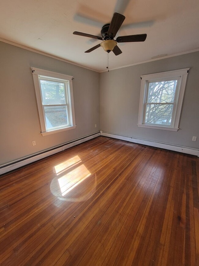 Building Photo - 4 Bedroom Single Family House Available Now!