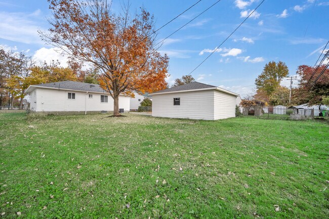 Building Photo - 30030 Vineyard Rd