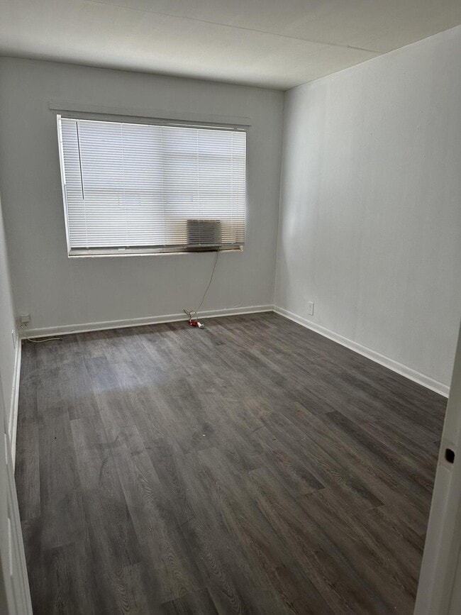 Building Photo - 815 4th St