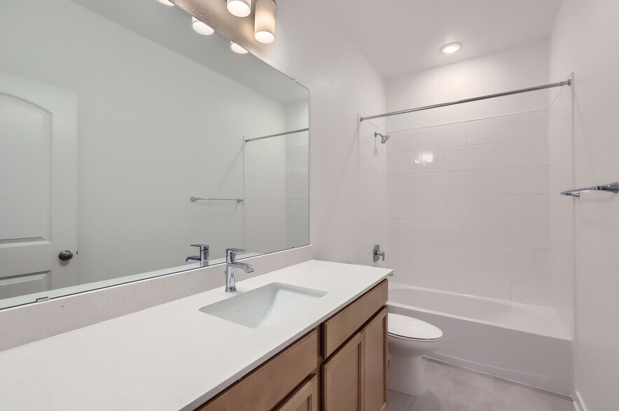 Building Photo - 6348 Deerfoot Dr