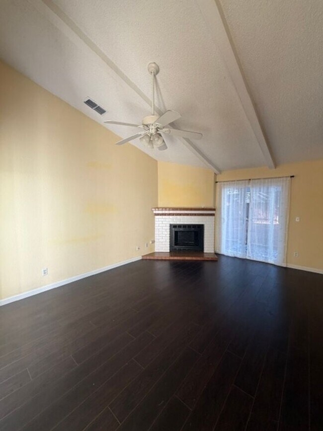 Building Photo - Charming 3 Bedroom + 2 Bathroom Half-Plex Near the American River in Fair Oaks: $2,375.00 + $100.00