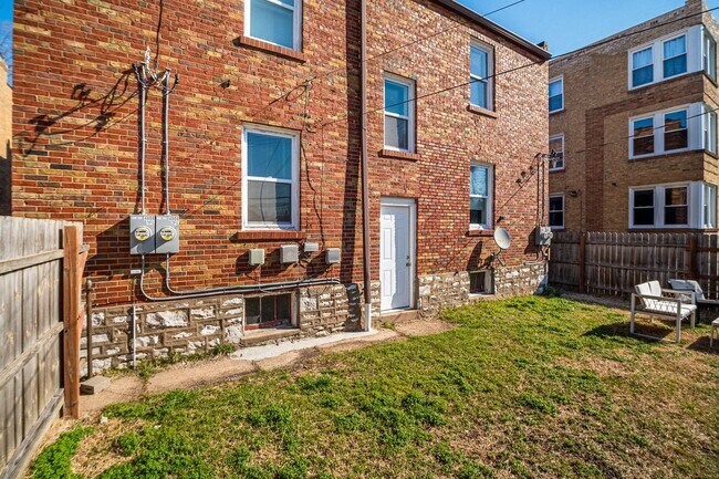 Building Photo - TGS Upstairs Lounge