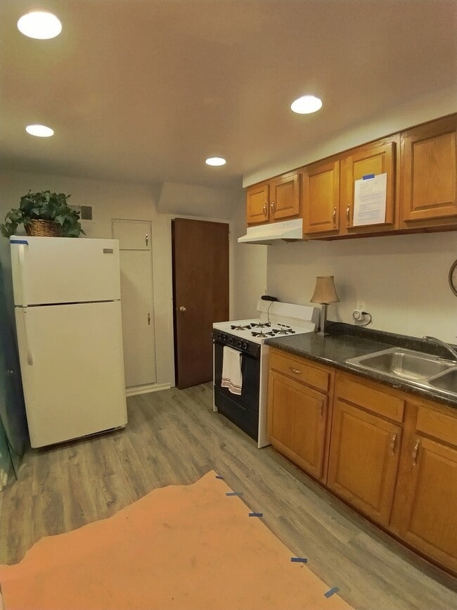 Building Photo - 41 Indianwood Blvd