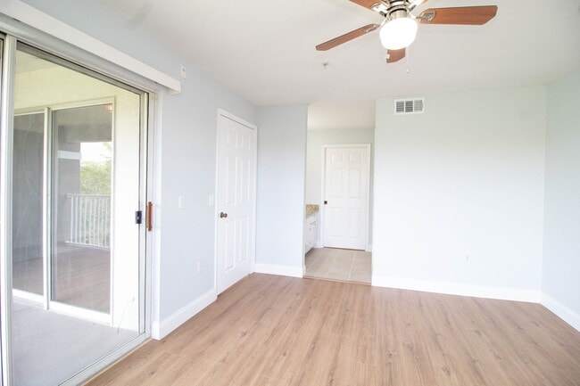 Building Photo - 14036 Fairway Island Dr