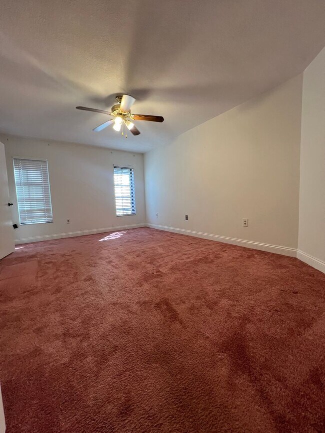 Building Photo - $1,350 * Annual **** Private, Gated Community - Rolls Landing ** 2 Bed / 2 Bath Condo - Unfurnished