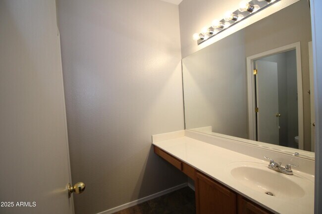 Building Photo - 8166 W Rose Garden Ln
