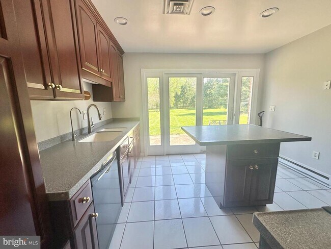 Building Photo - 703 Kentland Dr