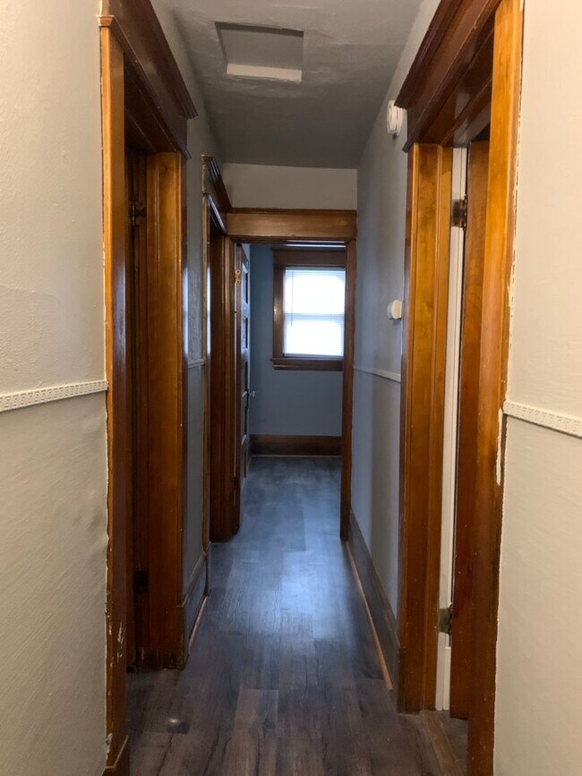 Building Photo - 3 bedroom 1 bath house in St. Paul!