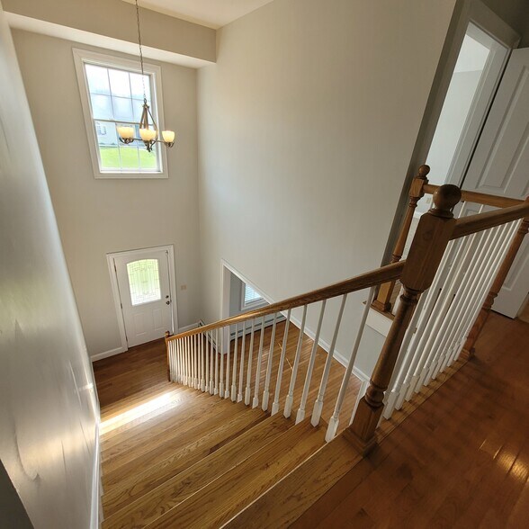 Building Photo - 96 Lasalle Dr