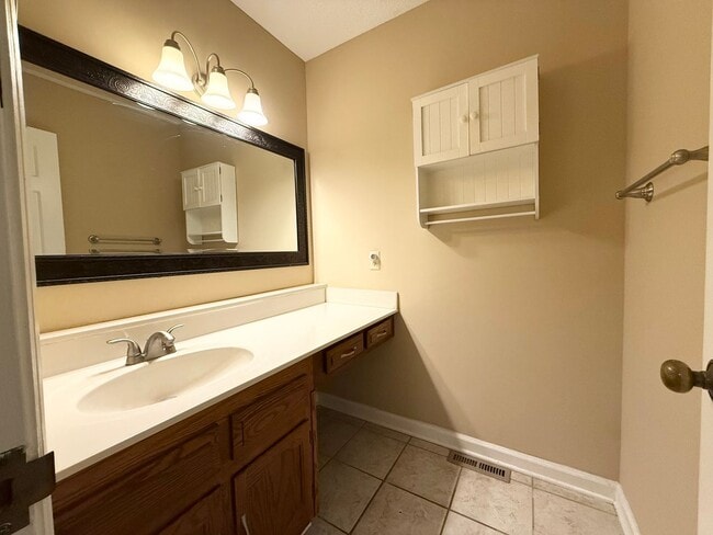 Building Photo - 326 Olympia Dr