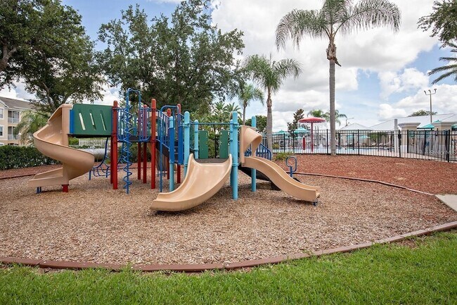 Building Photo - 2300 Silver Palm Dr
