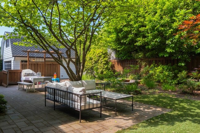 Building Photo - 2835 NE 40th Ave