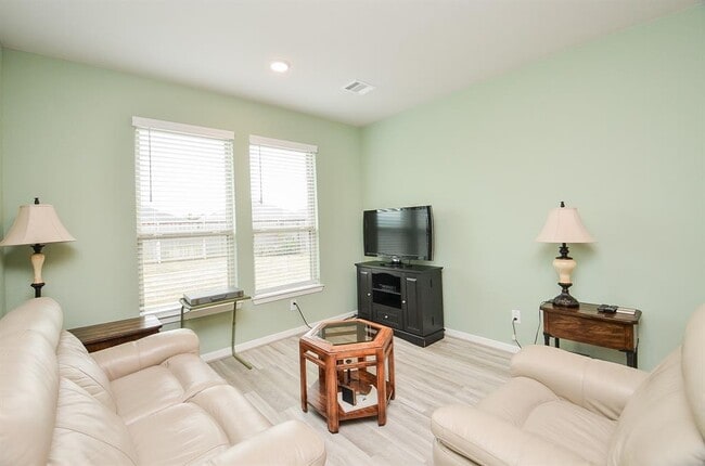 Building Photo - 28739 Tara Ridge Ct