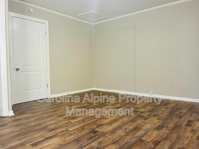 Building Photo - 110 Martin St