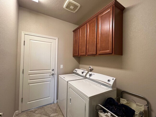 Building Photo - Del Webb Home Available