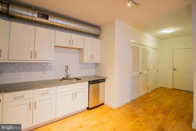 Building Photo - 224 Church St