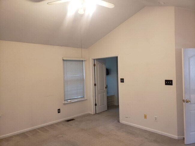 Building Photo - 4115 Bishops Pl