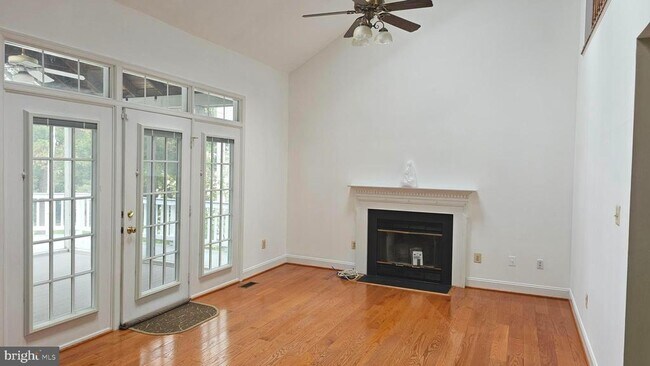 Building Photo - 10 Forest Brook Ct
