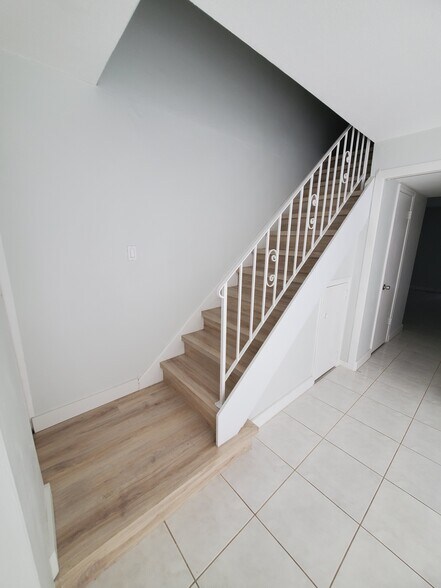 Building Photo - 3652 SW 60th Ter