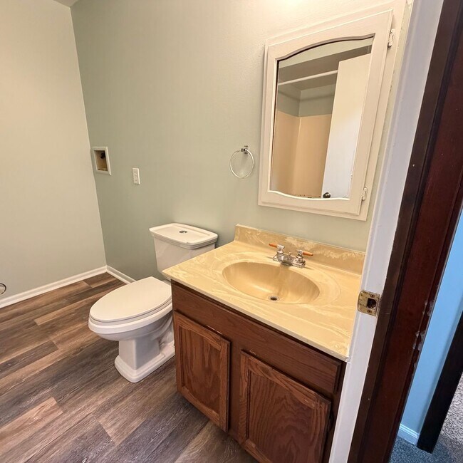 Building Photo - Rockford Schools! 3 Bedroom Duplex