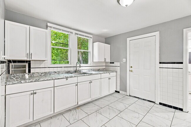 Building Photo - 11867 Elmdale St