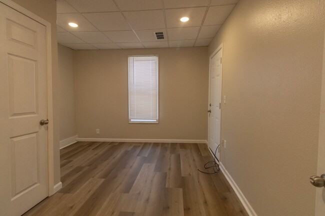 Building Photo - Remodeled 3 Bed 2 Bath Home