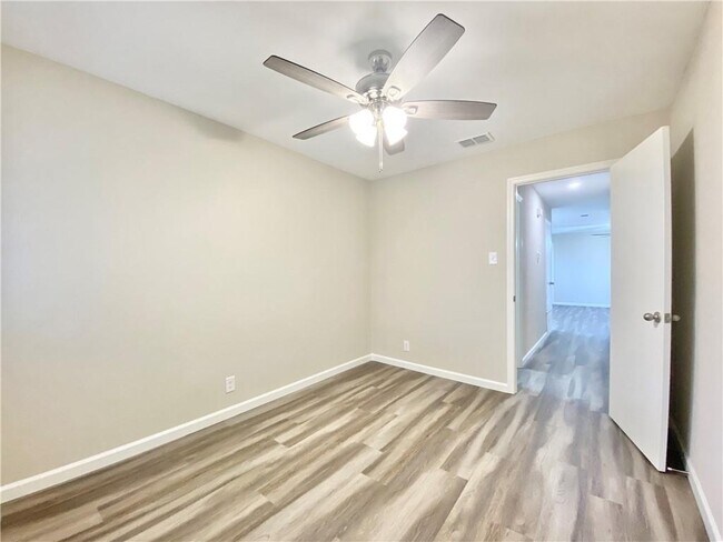 Building Photo - 2110 Blue Meadow Dr