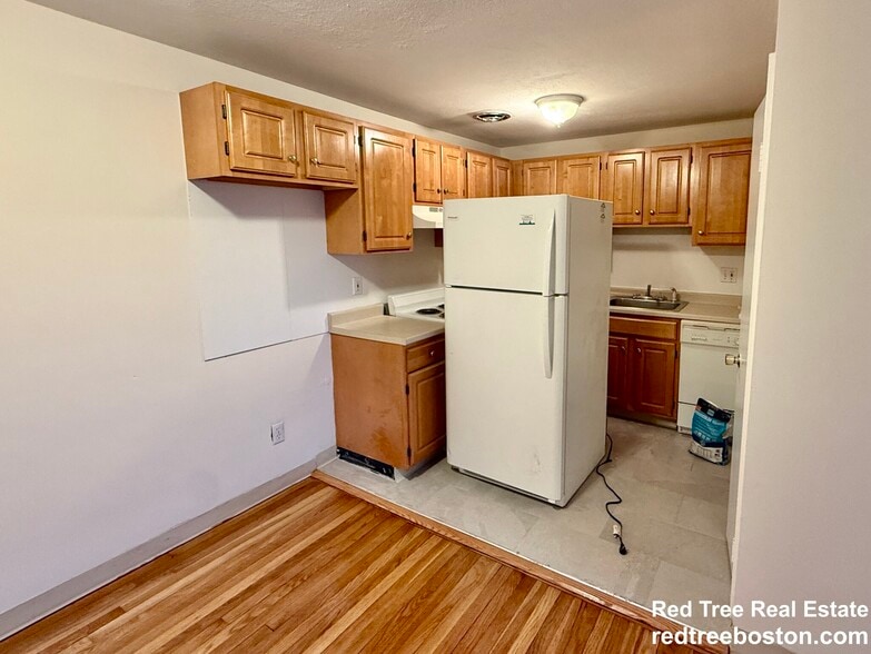 Building Photo - 8 Riverside St