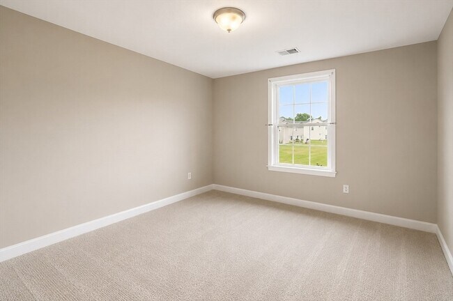 Building Photo - 30-32 Harriet Thayer Avenue Unit 1