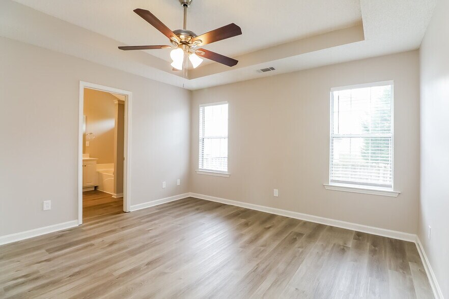 Building Photo - 553 Ransom Way