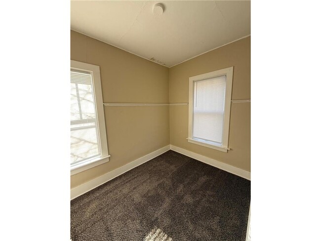 Building Photo - 803 7th St S