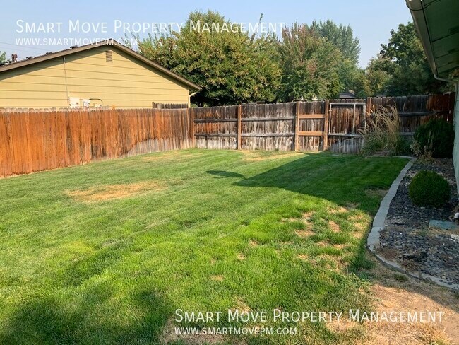 Building Photo - 843 E Valencia St