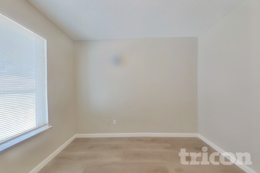 Building Photo - 706 La Canyada Dr