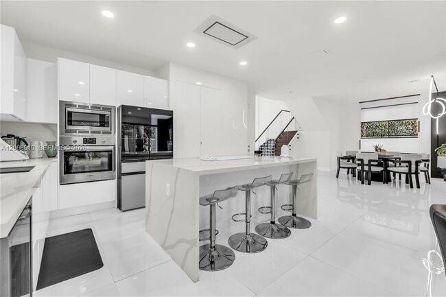 Building Photo - 9730 NW 74th Terrace
