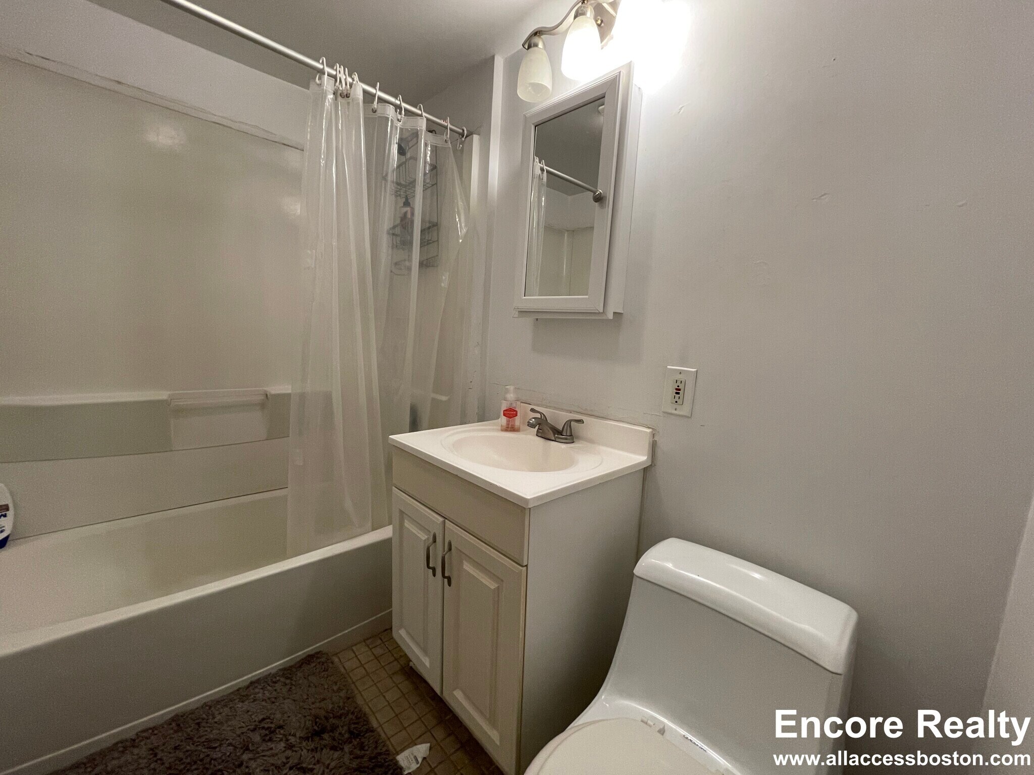 Building Photo - 19 Thatcher St