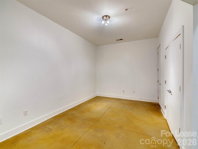 Building Photo - 927 Westmere Ave