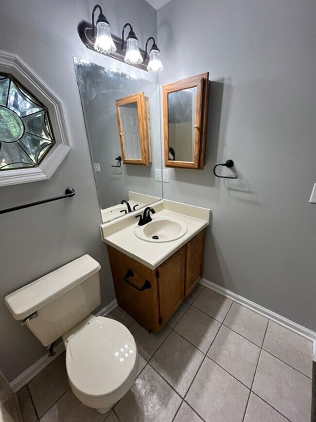 Building Photo - A Stunning Home Awaits in Crestview Planta...
