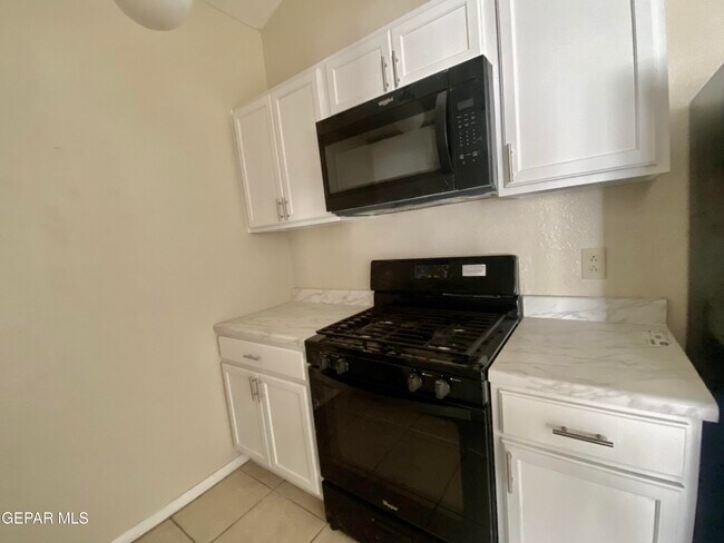 Building Photo - 823 Montera Rd