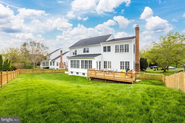 Building Photo - 2945 Oakton Knoll Ct
