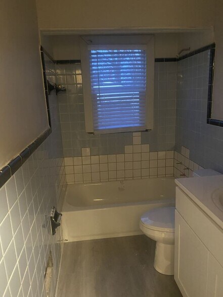 Building Photo - 6176 Farmbrook St