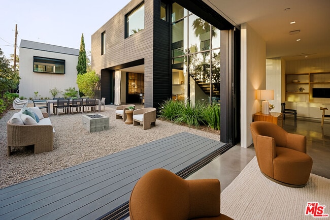 Building Photo - 901 Flower Ave