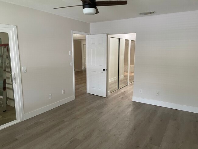 Building Photo - 104 Half Moon Cir