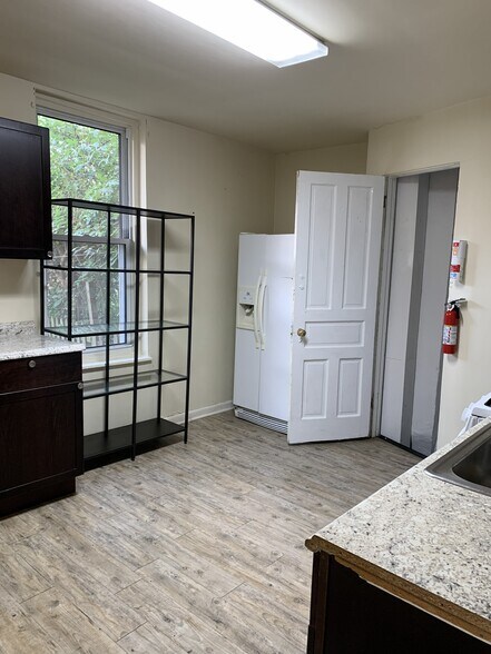 Kitchen - 3218 Joe Hammer Sq