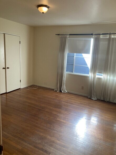 Bedroom 1 - 1242 S Point View St