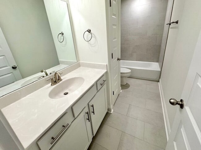 Building Photo - NewburyDr7464