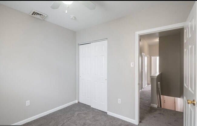 Building Photo - 1326 S Mole St