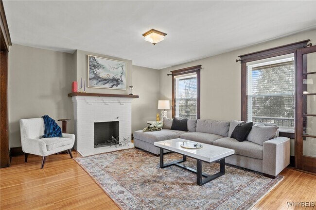 Building Photo - 365 W Utica St